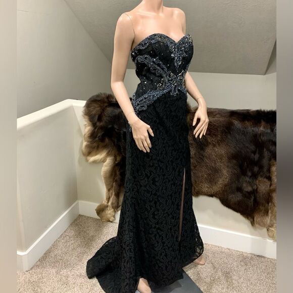 New Stunning Black Floral Lace Beaded Strapless Mermaid Gown - Picture 6 of 13